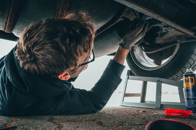 reparar piezas de coche